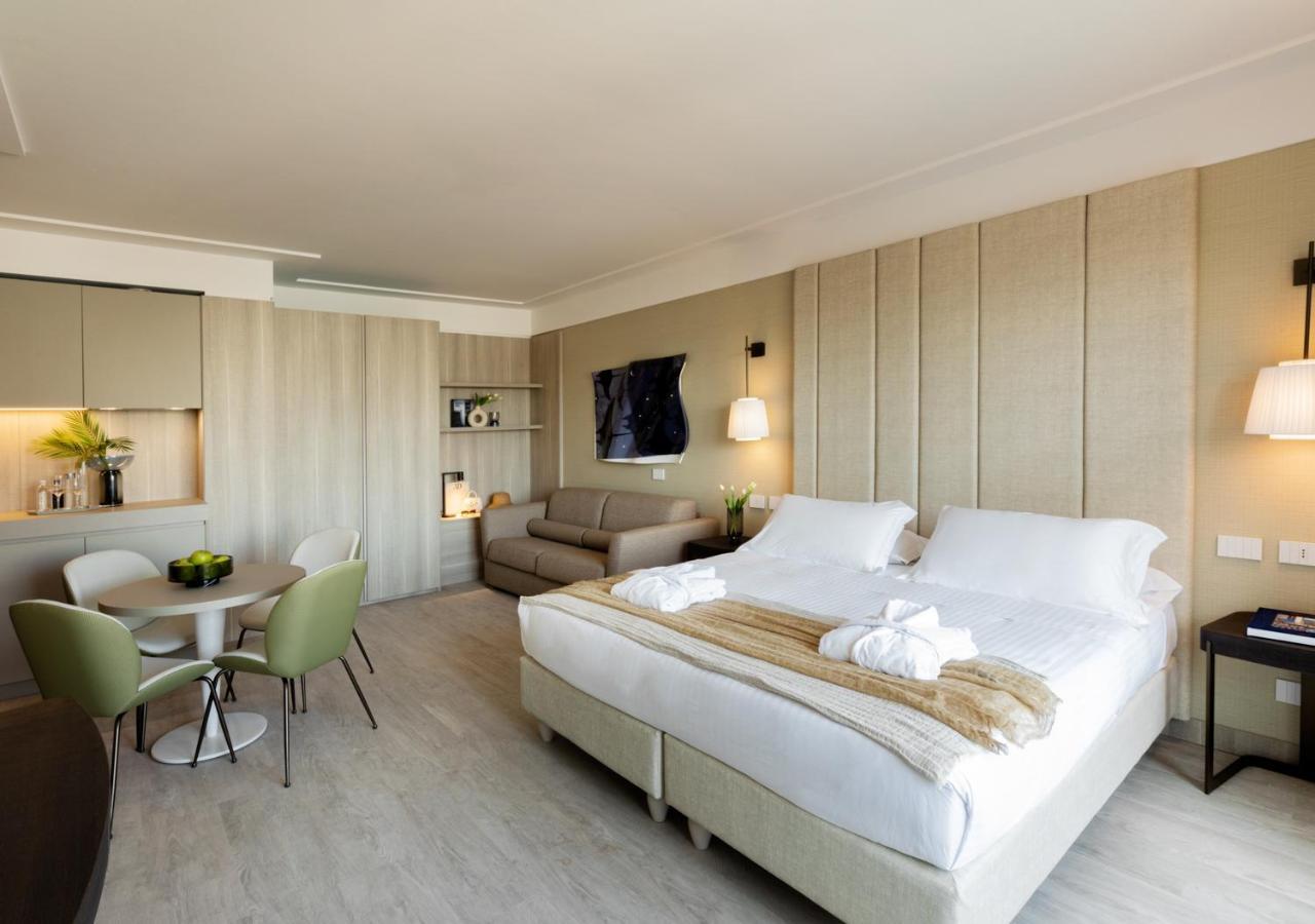 Executive Suite,1256957239:JPEG